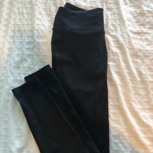 Black athletic leggings